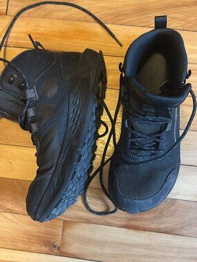 Altra women's size 8 waterproof hiking boot / trail runnner